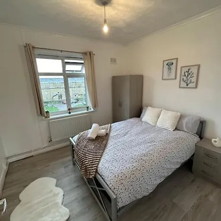 Chic 3 Bedroom Flat Ontower Bridge London Exterior photo